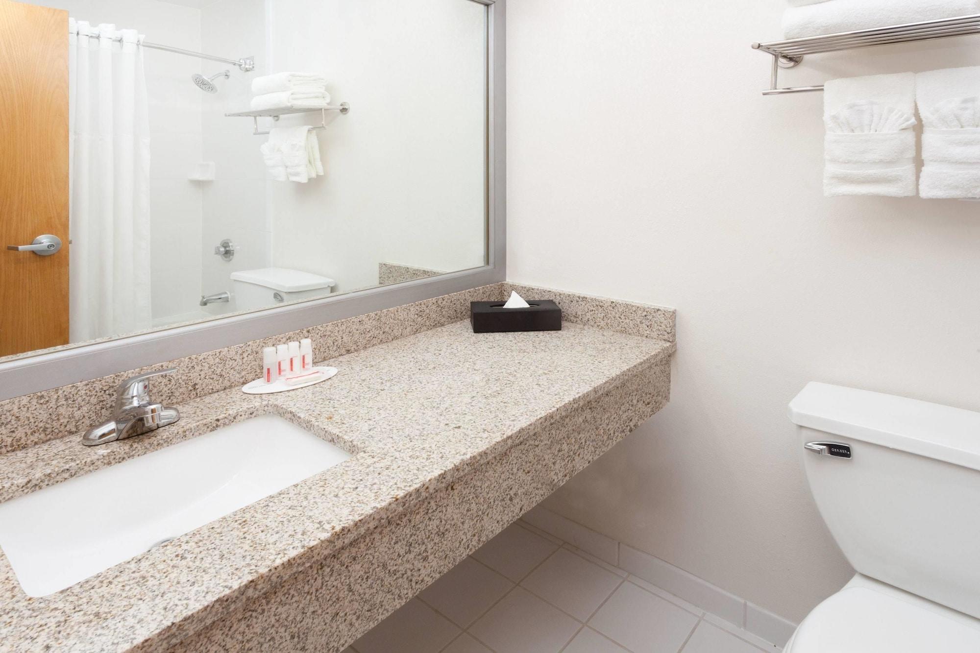 Ramada Plaza By Wyndham Chicago North Shore Wheeling Dış mekan fotoğraf
